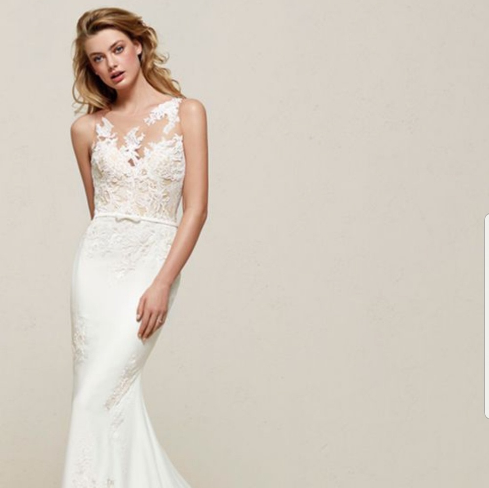 Pronovias Wedding dress - Picture 2 of 8